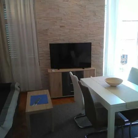 Apartment Sandra 2+2 *** Crikvenica