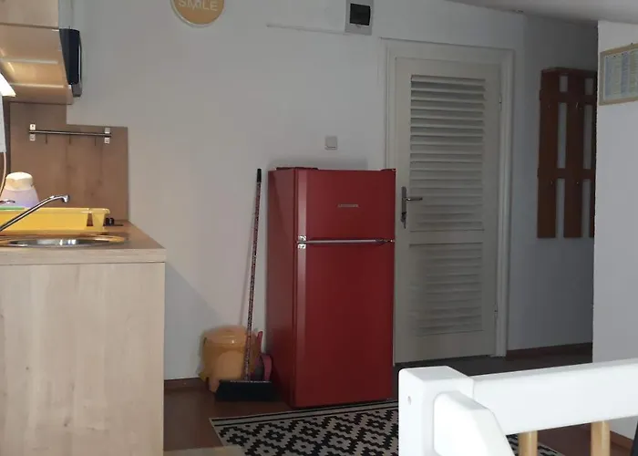 Sandra 2+2 *** * تْسْغيكفانِتْسا