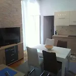 Sandra 2+2 ***