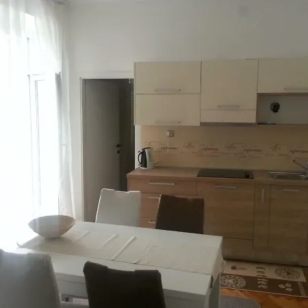 Sandra 2+2 *** דירה *